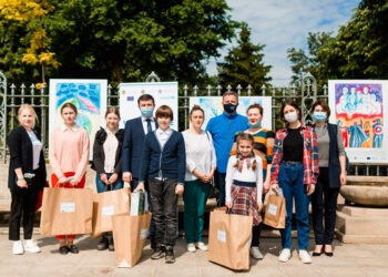 Desenele a doi ungheneni au fost premiate la expoziția națională „Vaccinurile ne apropie”