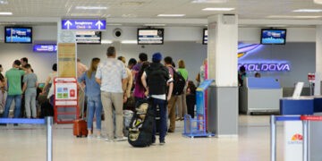 Autoritatea Aeronautică Civilă recomandă procurarea biletelor de călătorie după un rezultat negativ la COVID-19