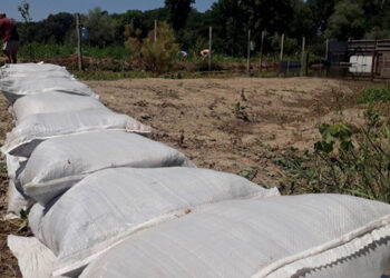 Inspecții ale angajaților DSE la bazinele acvatice. Se verifică starea digurilor