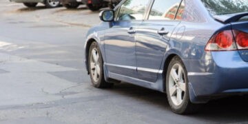 Copil ajuns la spital după ce s-a aflat un timp într-o mașină cu portierele blocate