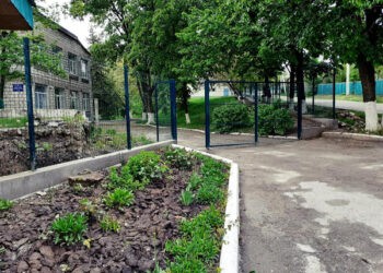 Unțești: Gardul școlii a fost schimbat