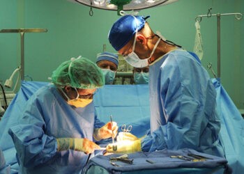 Chirurgii de la SCR au înlăturat o tumoare de 15 kg la un bărbat de 54 de ani