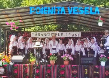 Formația folclorică „Țărăncuțele” la 15 ani