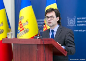 Nicu Popescu a discutat cu omologii săi român și ucrainean, imediat după învestire