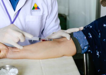 Doar 1 din 5 persoane care au nevoie au parte de servicii de îngrijiri medicale la domiciliu