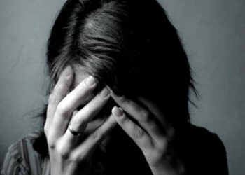 Oamenii care se gândesc la suicid trebuie să știe că soluții la durere există, psiholog
