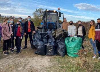 Acțiune de salubrizare în apropierea râului Prut