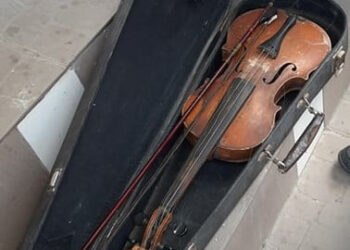 Vioara lui Dumitru Cerivatic, vestit cântăreț în regiunea Todireștiului, este donată Casei de Cultură