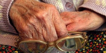 Doar trei din zece vârstnici din Moldova au acces la tehnologiile digitale