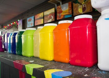 Vaporii de vopsea provoacă anual 10-15 cazuri de intoxicații, inclusiv în rândul copiilor
