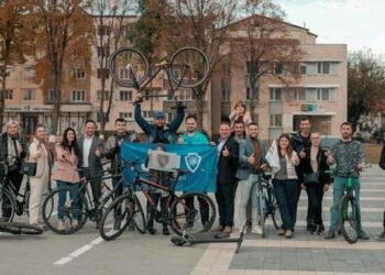 Au îndemnat oamenii să meargă cu bicicleta