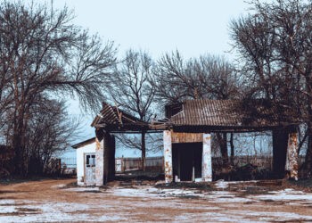 „Ruinele sovietice din Măcărești” captate de tânărul fotograf Dumitru Stoica