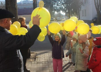 „Un zâmbet de copil e o rază de soare și-l dăruim la fiecare”