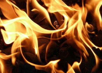 Incendiu la Măcărești. Doi minori au avut de suferit