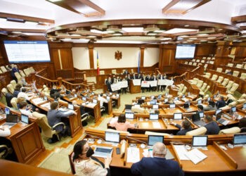 Vot final, cu protestul opoziției, pentru modificările la sistemul de pensii