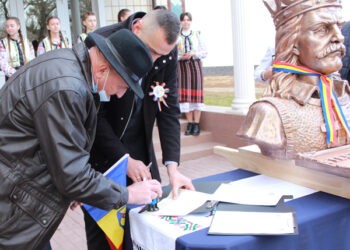 Încă un bust al lui Ștefan cel Mare va ajunge în România