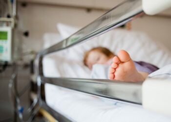 Creșterea numărului îmbolnăvirilor de COVID-19 în rândul copiilor alarmează autoritățile