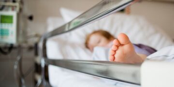 Creșterea numărului îmbolnăvirilor de COVID-19 în rândul copiilor alarmează autoritățile