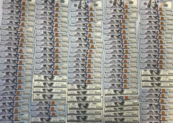 Poliția de Frontieră: zece cazuri de trafic ilicit de valută la aeroport în 2021