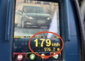 Un șofer care circula cu 179 km/h a fost sancționat de polițiști