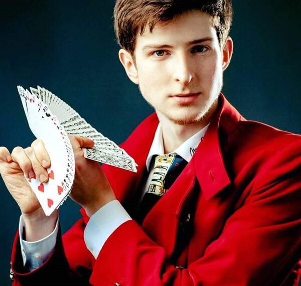 Mihail Kovali: „Iluzionismul este o artă  care necesită precizie și calcul  combinate cu inspirație și creativitate”
