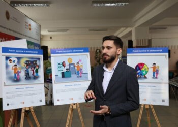 O expoziție de lucrări grafice  învață tinerii să prevină sarcina în adolescență