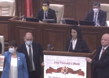 O expoziție de lucrări grafice  învață tinerii să prevină sarcina în adolescență