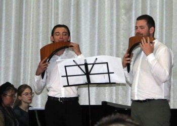 Pe scena din Ungheni: Recital de nai al discipolilor profesorului celei mai bune clase de nai din lume