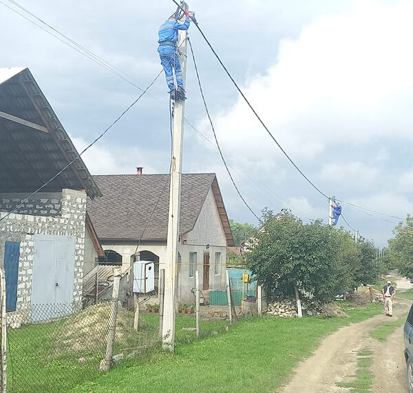 Un paradox fotbalistic unic: fanii își scot echipa de pe teren