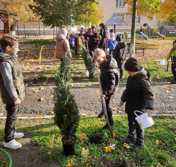 Capitolina Cozma: „Frumusețea omului e trecătoare și eu vreau  să o mențin mereu prin picturi”