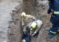 Pompierii au avut misiunea de a salva o femeie căzută într-un șanț cu adâncimea de peste 2 metri