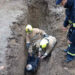 Pompierii au avut misiunea de a salva o femeie căzută într-un șanț cu adâncimea de peste 2 metri