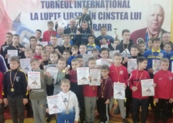 Grozasca: Expoziția „Bucuria fanteziei de iarnă”  a dat start sărbătorilor de iarnă