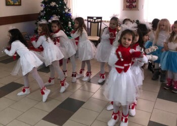 Caravana: „Fii și tu un Moș Crăciun!”, organizată de grădinița-creșă „Tereza Sobolevschi”, a adus feeria sărbătorilor de iarnă