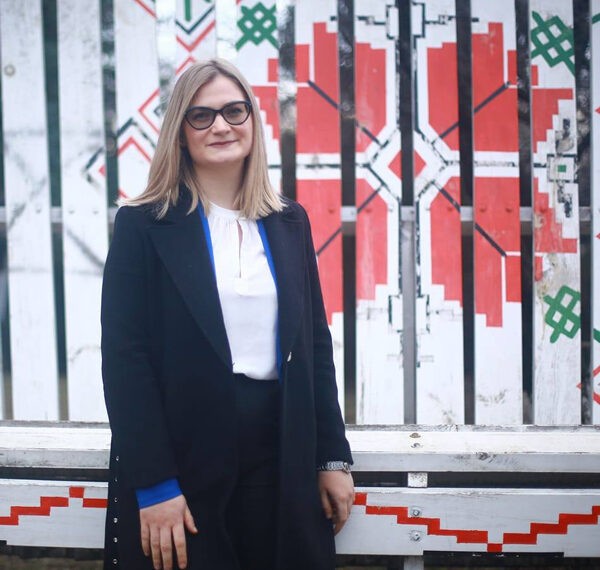 MONOLOG. Îmi doresc ca totul să se oprească, ca totul să revină la normal ca să pot să mă bucur cu toată inima de cerul senin care ar trebui să fie în întreaga lume