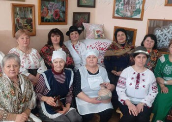 ,,De la lume adunate și-napoi la lume date”