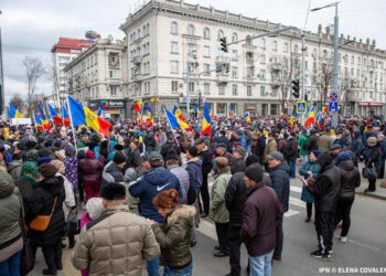 Vestele antiglonţ, camerele de corp și stațiile radio portabile – interzise la proteste