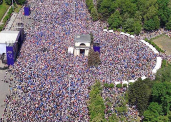 În Piața Marii Adunări Naționale au venit peste 75 de mii de oameni