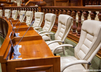 11 deputați au fost sancționați pentru absențe nemotivate