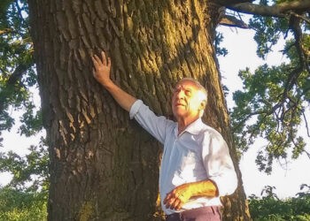 Om înfrățit cu glia,  dar și cu poezia