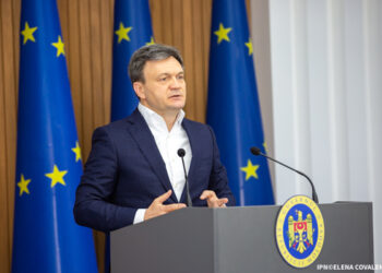 Trei miniștri și-au depus mandatul