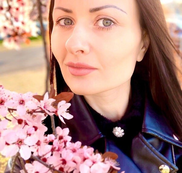 Liliana Hamureac-Chirilă: „Scrisul mai are  și misiunea de a uni oamenii, iar unirea înseamnă putere!”