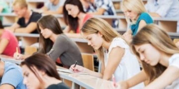 Ambasada Marii Britanii anunță lansarea înscrierilor pentru bursele Chevening