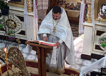 Opt ani de dăruire – povestea  preotului care a adus Lumină în comunitate