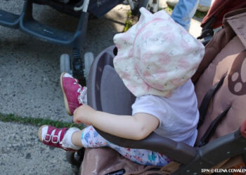 Mamele neangajate vor fi asigurate medical până la vârsta de 2 ani a copilului