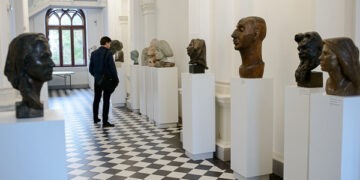 Rata de utilizare a voucherului cultural este sub așteptări. Măsuri de promovare