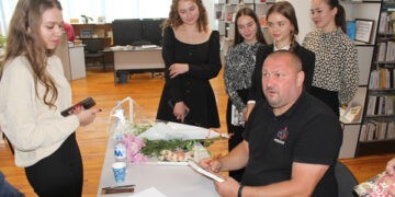 La bibliotecă se întâmplă multe și toate de bine