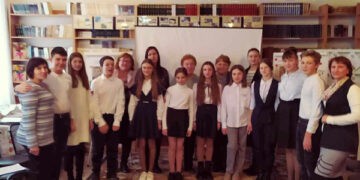 Elevii din Cornești au adus un omagiu artistului plastic Igor Vieru la 100 de ani de la naștere