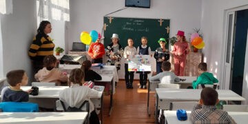 Își unesc forțele pentru a le asigura o copilărie colorată