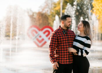 Doi vloggeri care călătoresc cu o autorulotă au ajuns la Ungheni